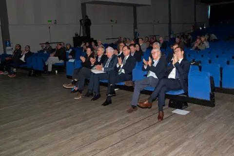Participantes de la última mesa redonda antes de la clausura del foro.