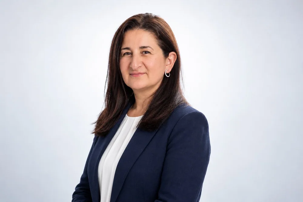 Portrait de Hind Jamiloun, fondatrice de HJ Strategies et spécialiste de la décarbonation